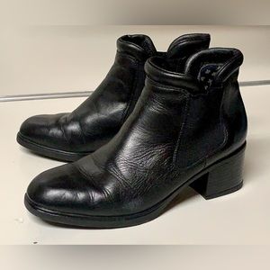 Women’s 38 Black Leather Rieker Chelsea Ankle Boots